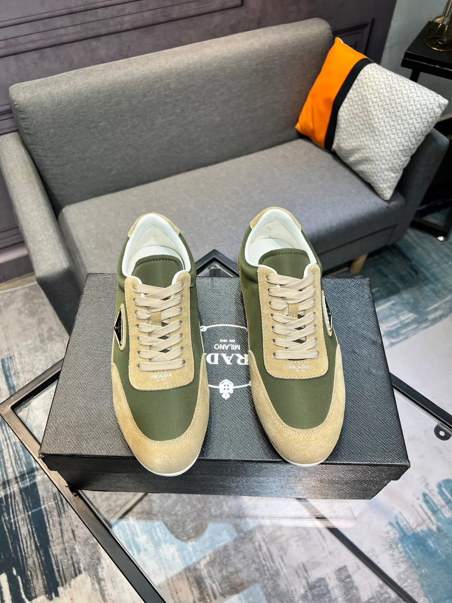 Men's shoes 💰440 PRADA (Prada) uses original cow suede, genuine leather lining, original foam wear-resistant soft outsole, casual sports version, young fashion, European and American trend, British style, actual picture color. Standard code: Men’s size 38/44 (45 can be customized)